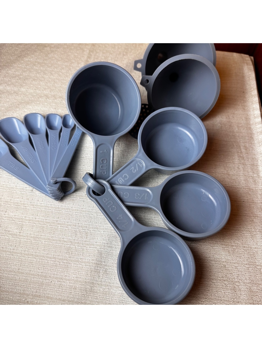 Vintage Rubbermaid Blue Measuring Cups Spoons Funnels With Strainer Kitchen Set - Picture 3 of 7